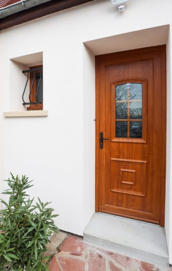 Détail appuis de fenêtre en résine entrée maison isolation extérieure